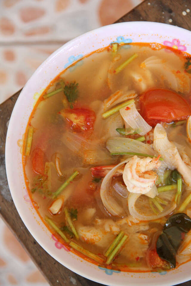 Réchauffez votre âme avec le Tom Yum Gambas épicé ! 🌶️