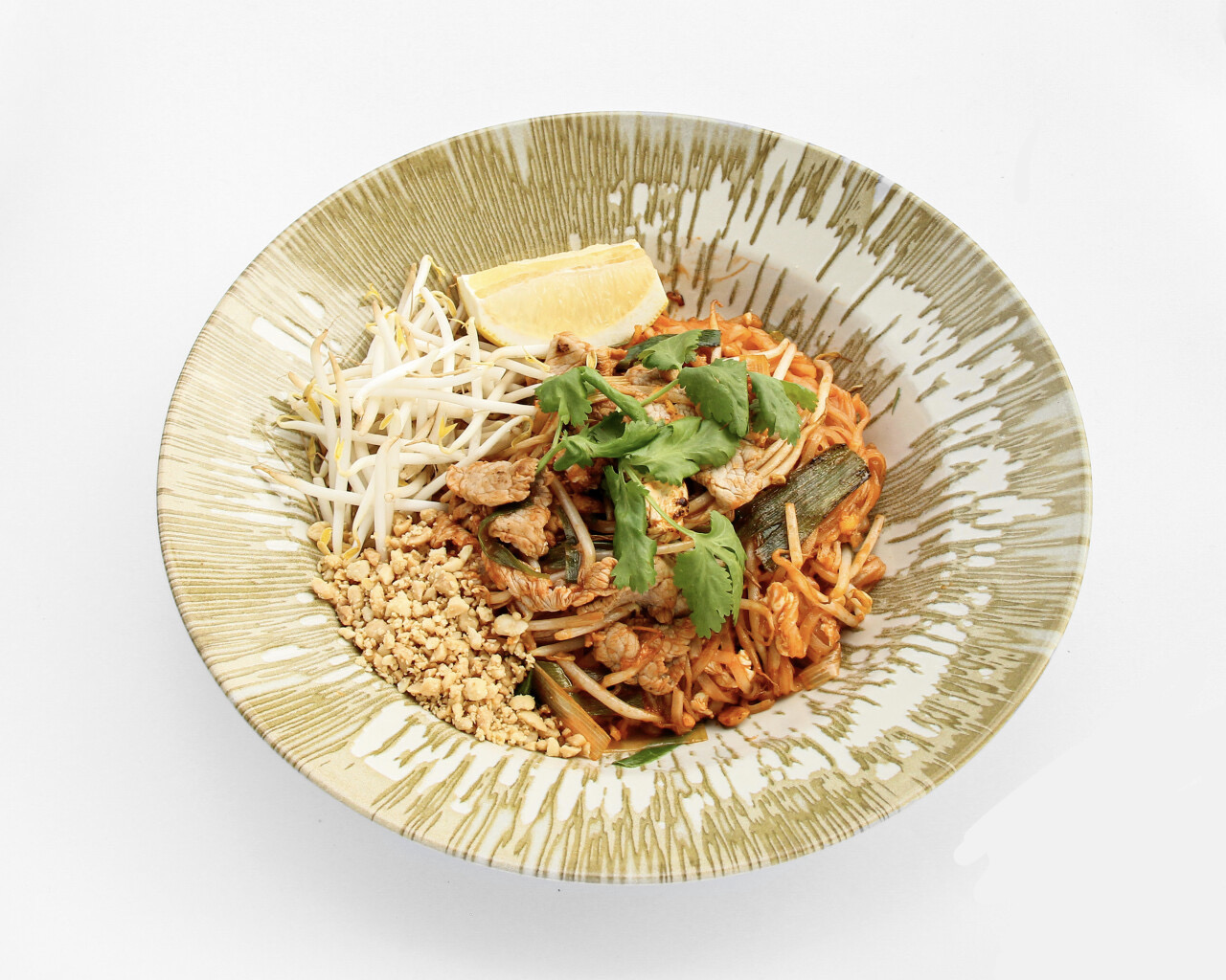 Pad Thai plat traditionnel sucré aigre et doux, un des plats le plus populaire de la Thaïlande 🥢